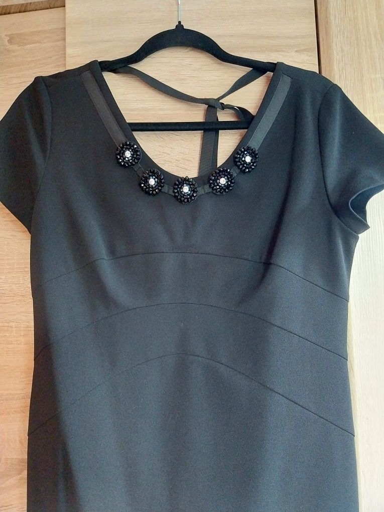 Elegancka sukienka z brylancikami