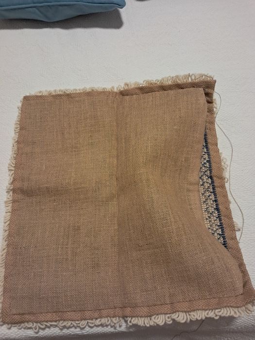 Almofadas artesanais  bordadas  a ponto arraiolos novas