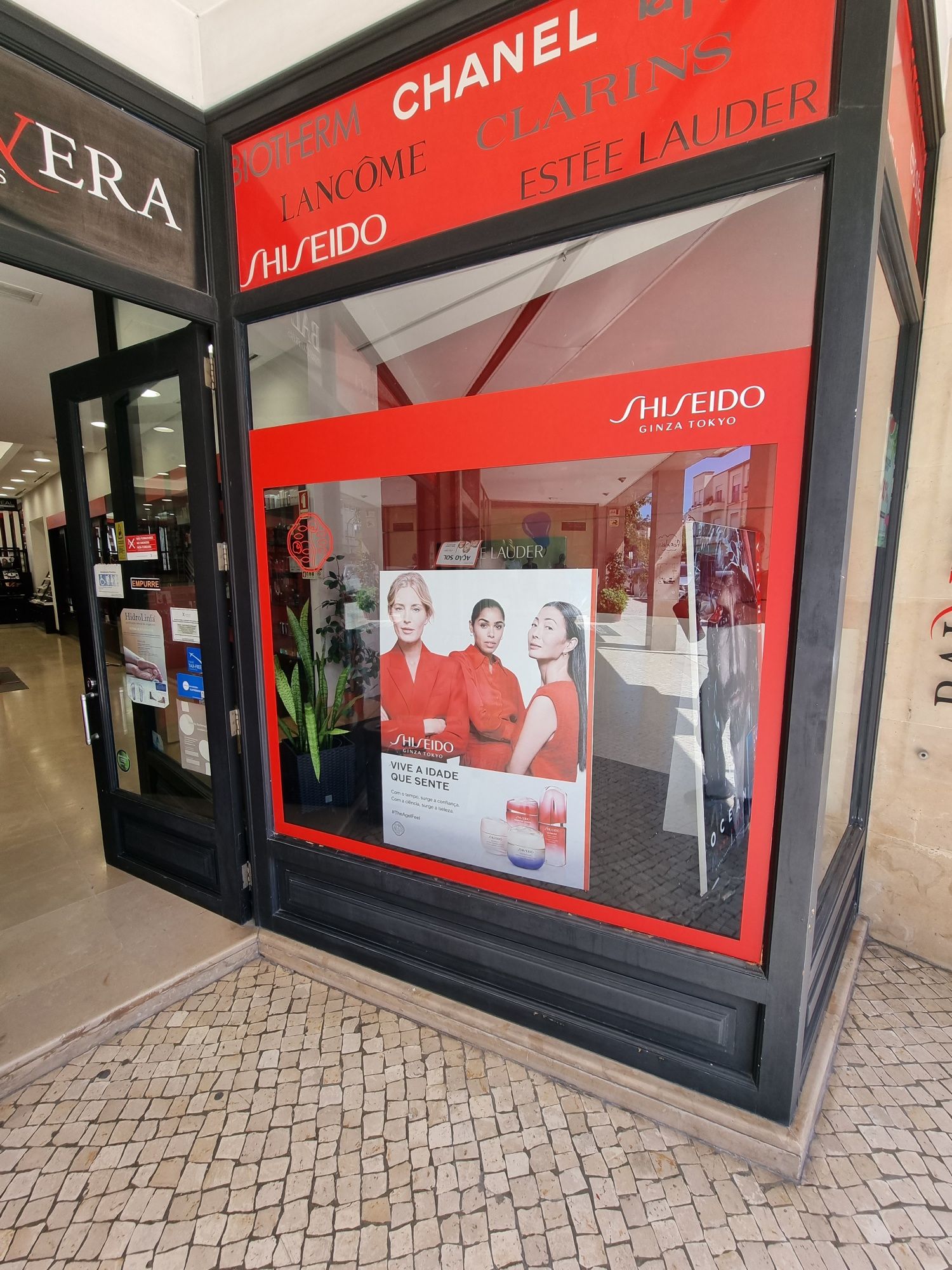 Decoração de Montras, publicidade em vinil, publicidade em vitrine