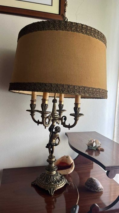 Dois candeeiros antigos