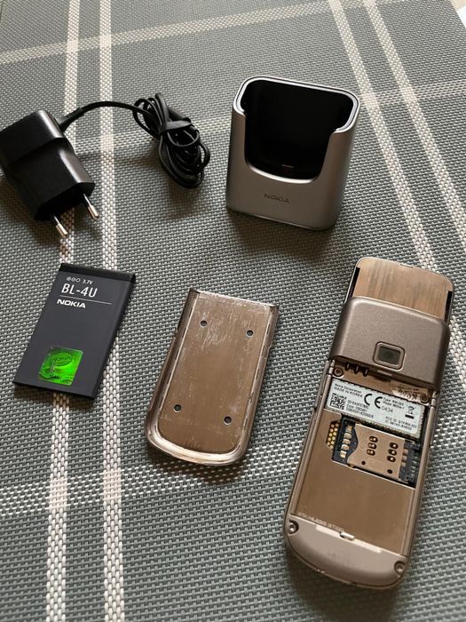 Nokia 8800  arte carbon