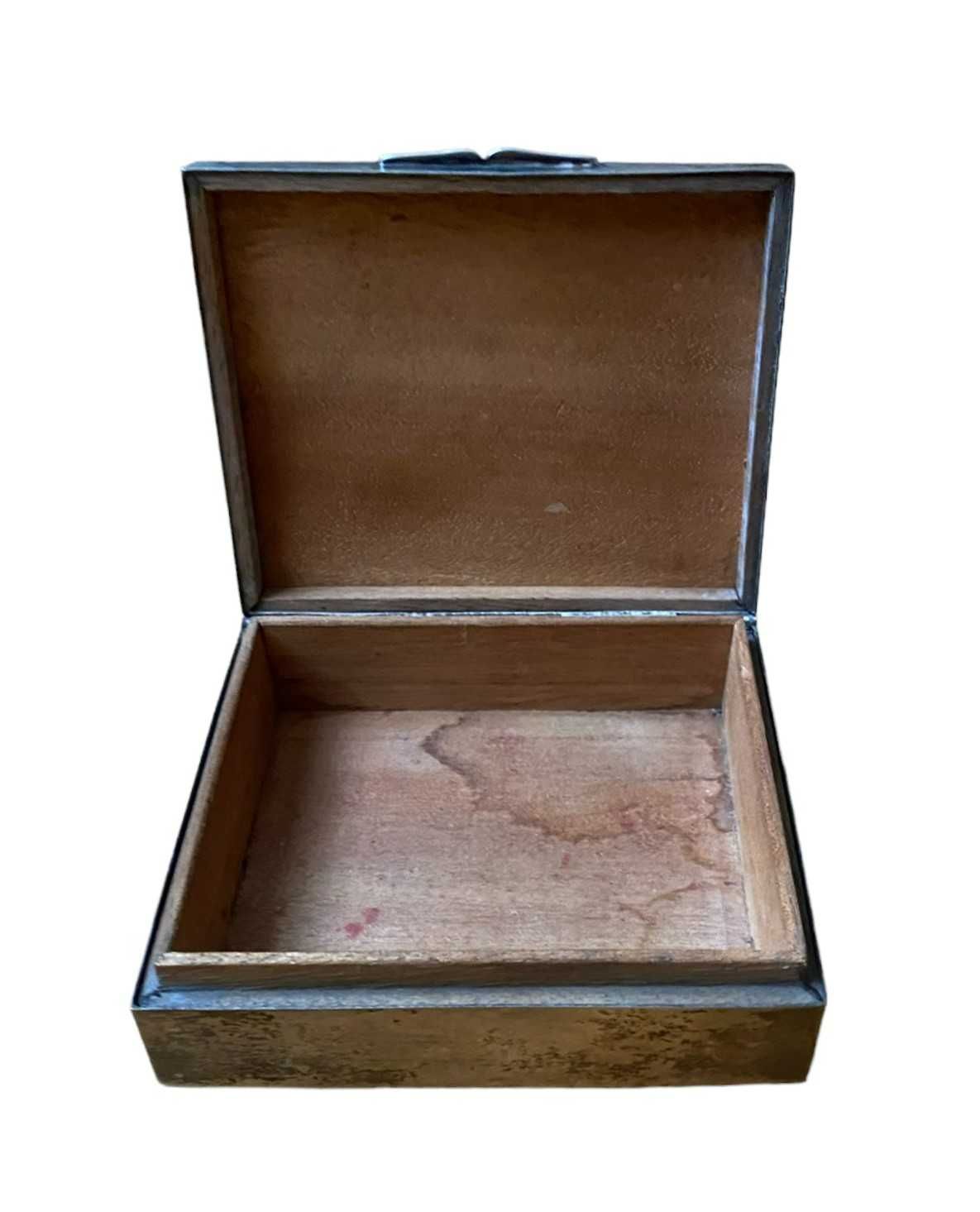 Srebrny niemiecki humidor z monogramem