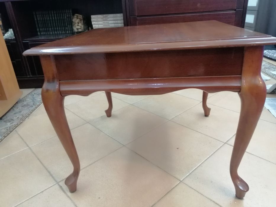 Mesa Centro de Sala_Quadrada_Mogno_Envernizada
MADEIRA MACIÇA ENVERNIZ