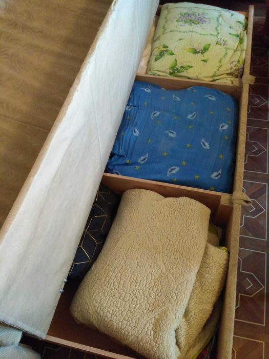 Диван прямой бежевый флис раскладной для гостиной удобный светлый