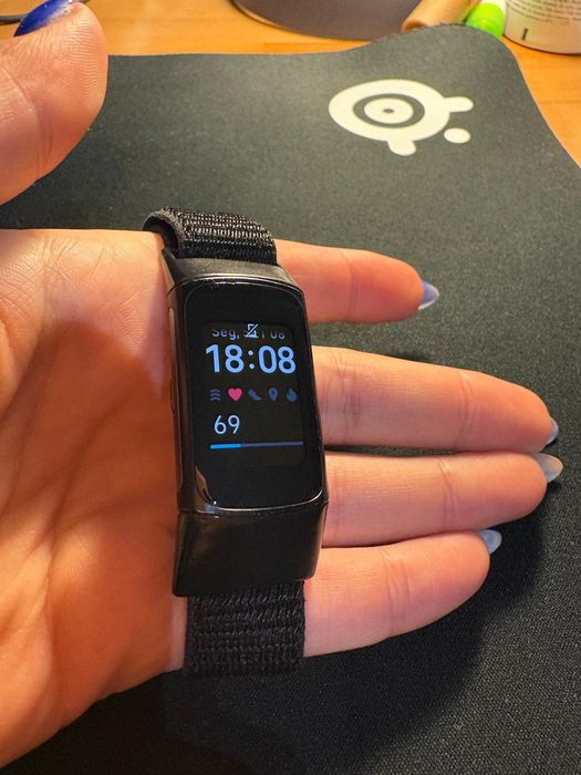 Fitbit Charge 6 (como novo)