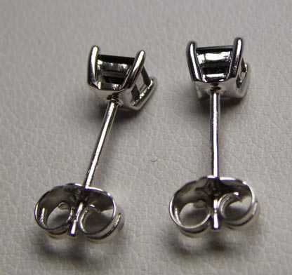 Delikatne srebrne kolczyki kwadratowe czarne cyrkonie sztyfty