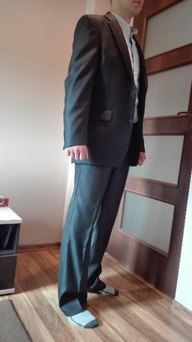 Czarny garnitur męski