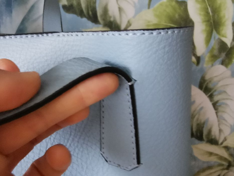GUESS-śliczna błękitna torebka, średni rozmiar