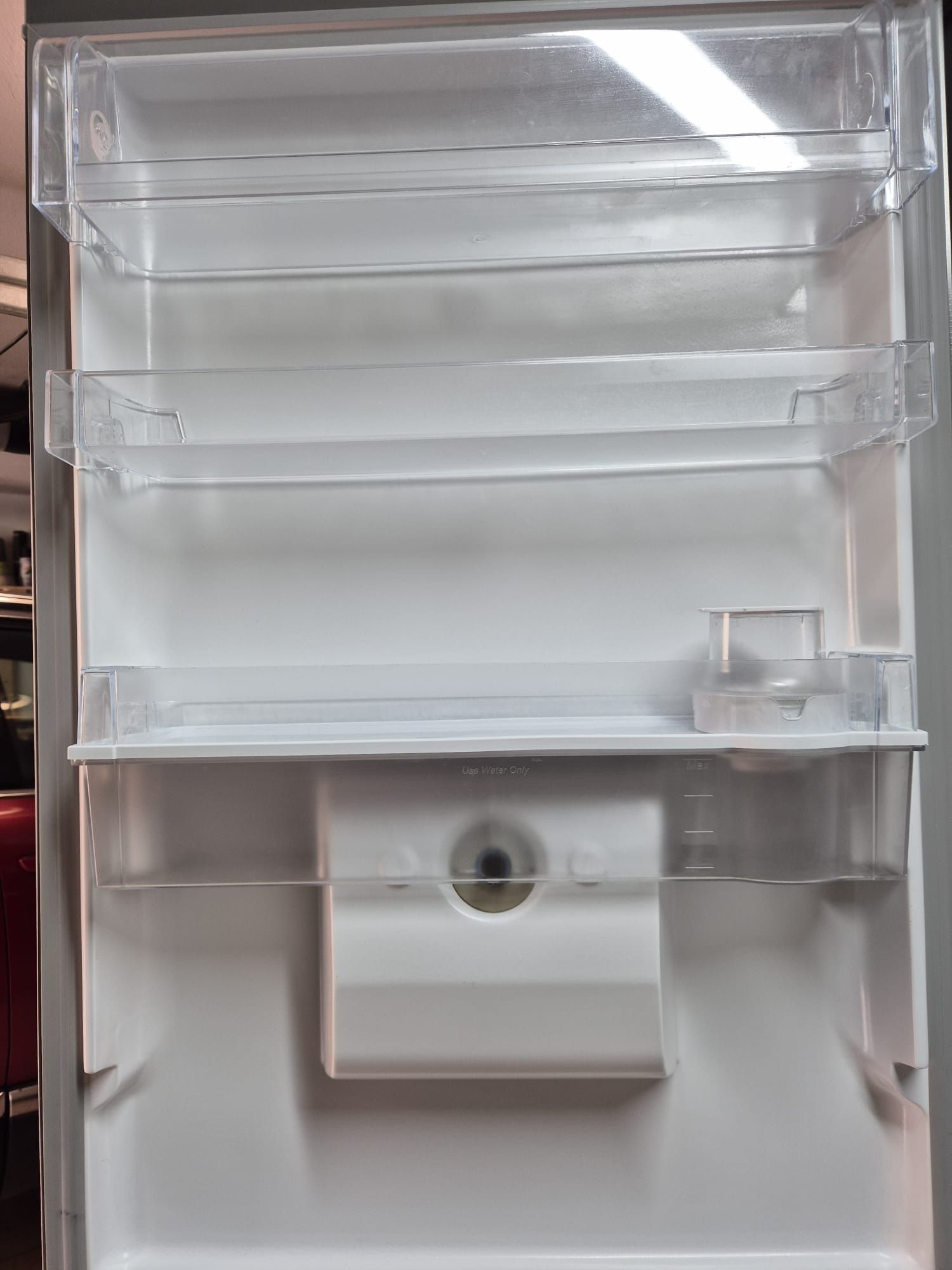 Frigorífico Combinado whirlpool com dispensador de água