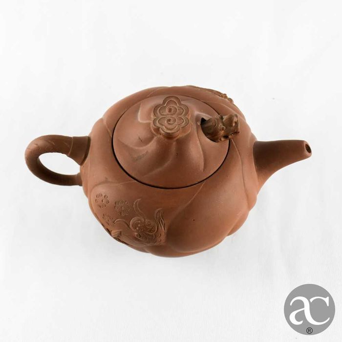 Bule Yixing em Terracota – China, feito à mão, decorado com dragões