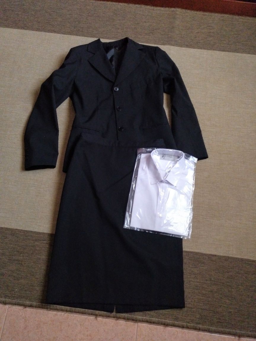 Vende se traje de menina