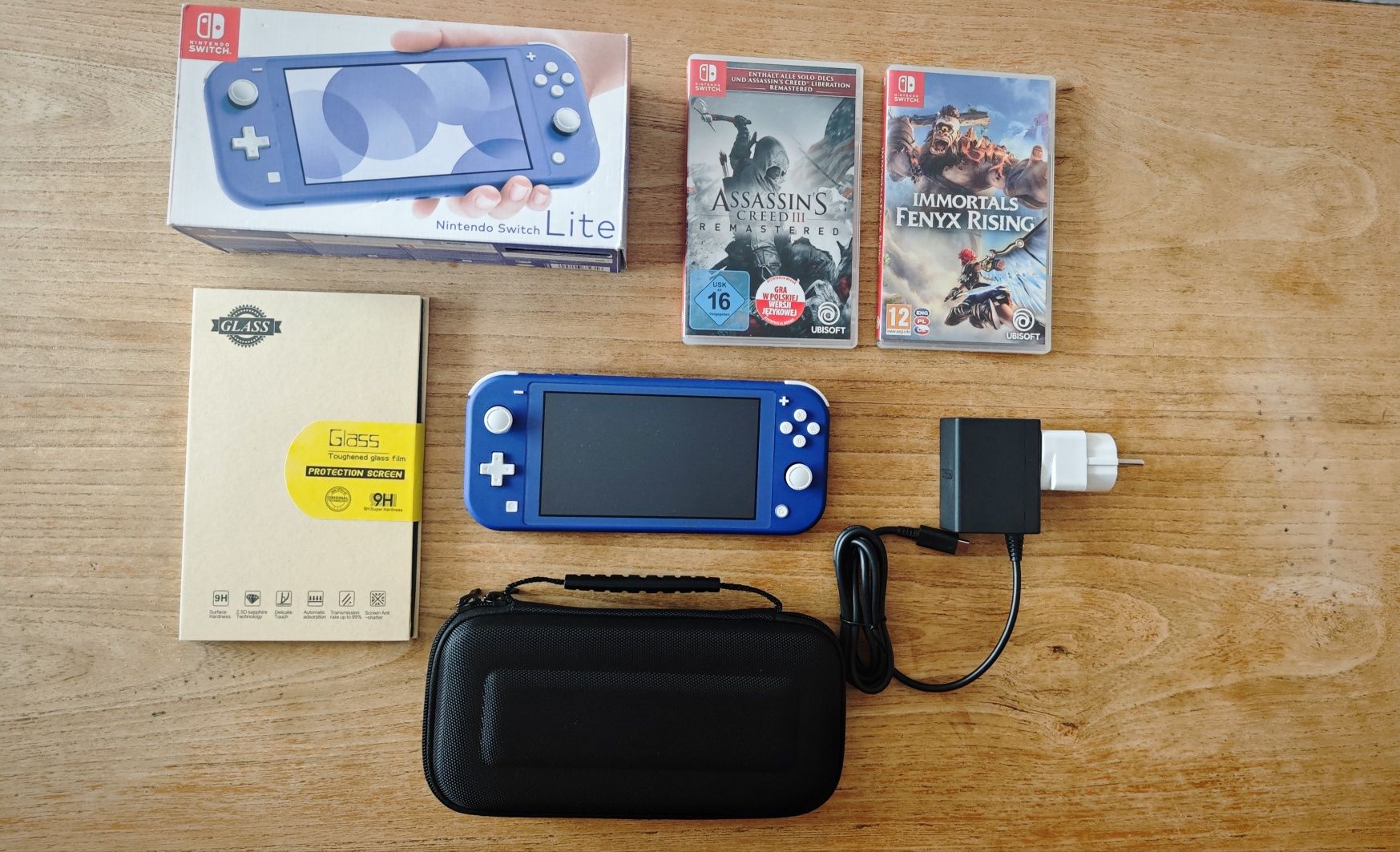 Nintendo Switch Lite + gry + etui