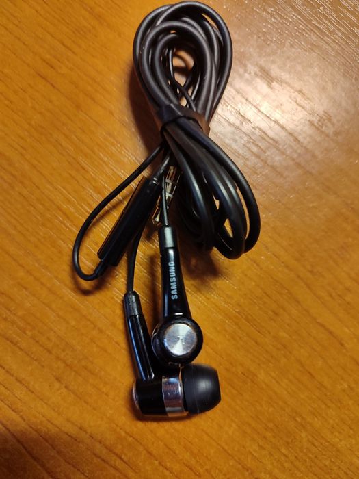 Провідні навушники з мікрофоном