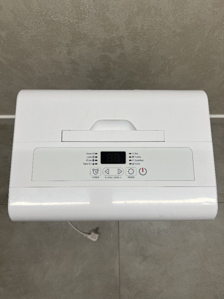 Продам осушитель фирмы TCL DEM50EB