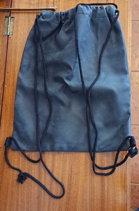 Vende-se bolsa preta