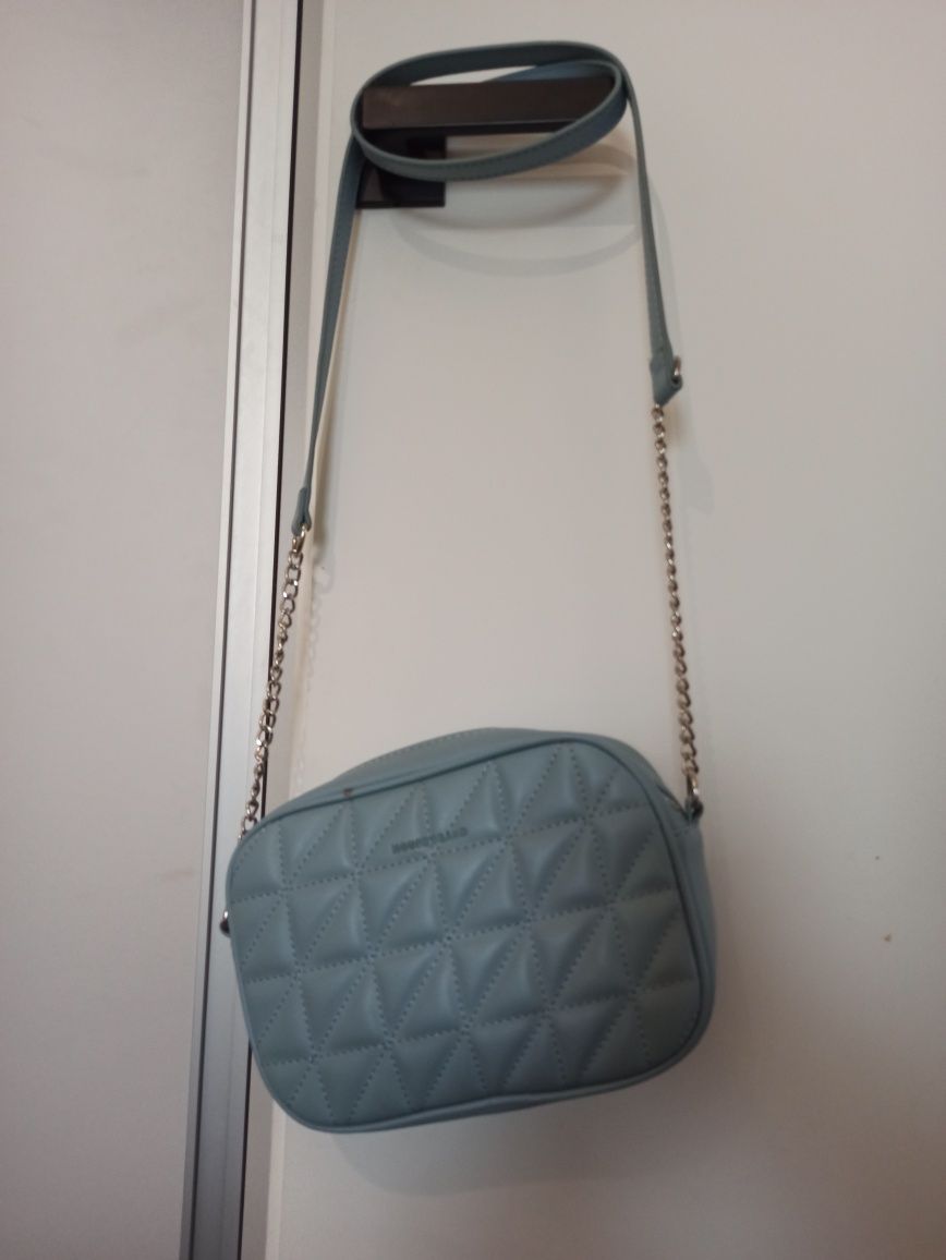 Błękitna torebka crossbody house