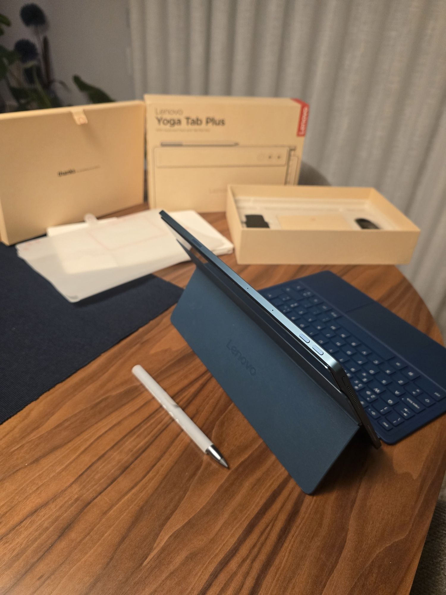 Lenovo Yoga Tab Plus 16GB/256GB NOVO + Teclado + Pen. Troca/retoma.