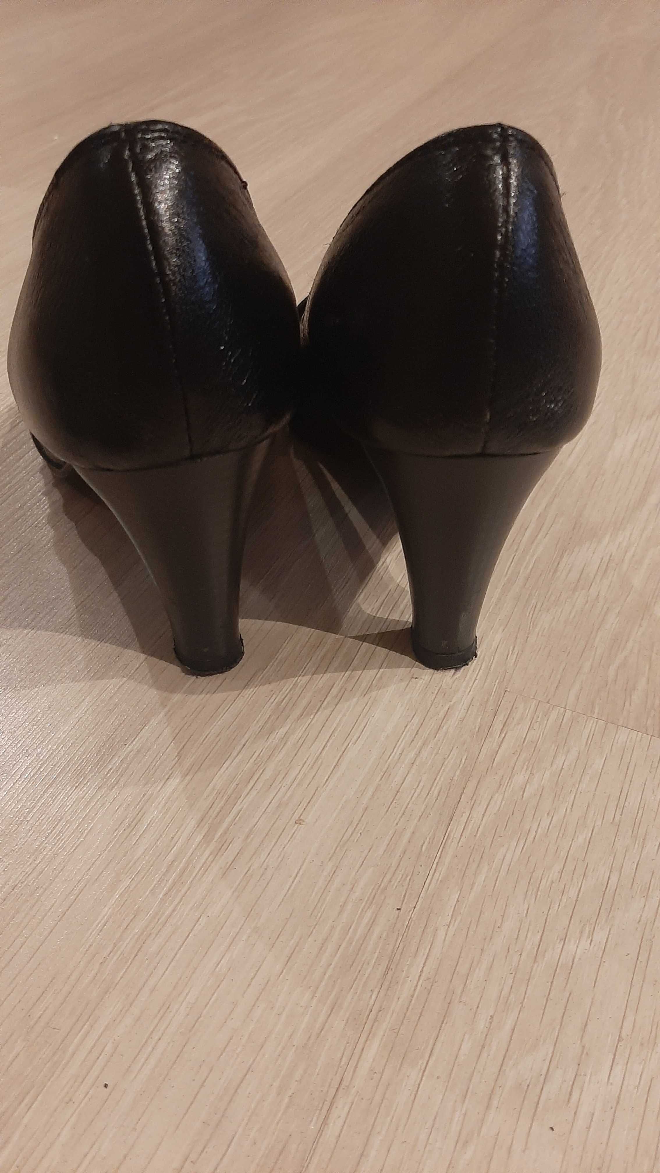 Czarne czółenka 33,5 dł. wkładki 22 cm