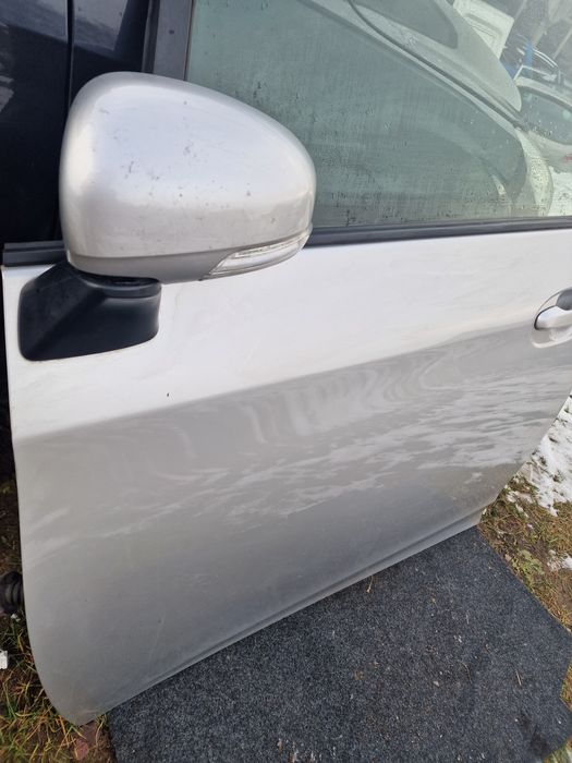 Drzwi lewe toyota verso s przód,tyl 1F7