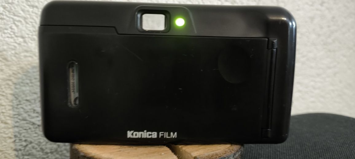 Aparat fotograficzny analogowy Konica POP EF-88 .