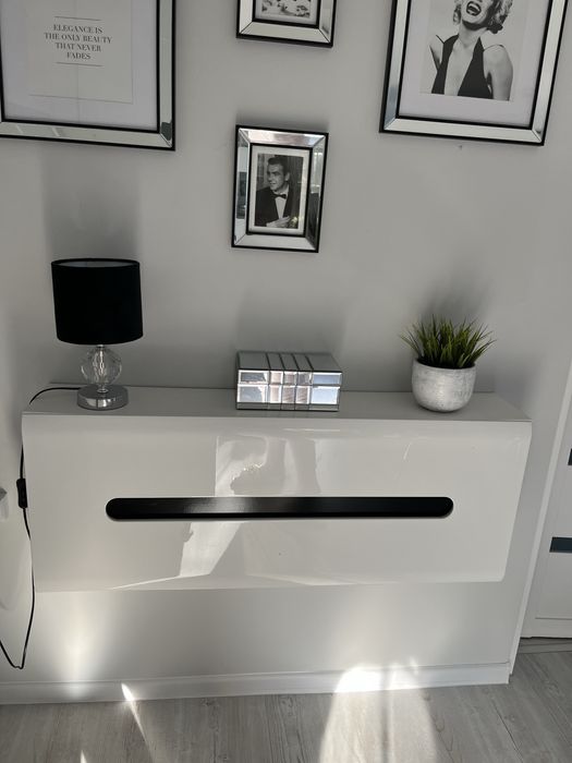 Szafka rtv podwieszana mała zgrabna