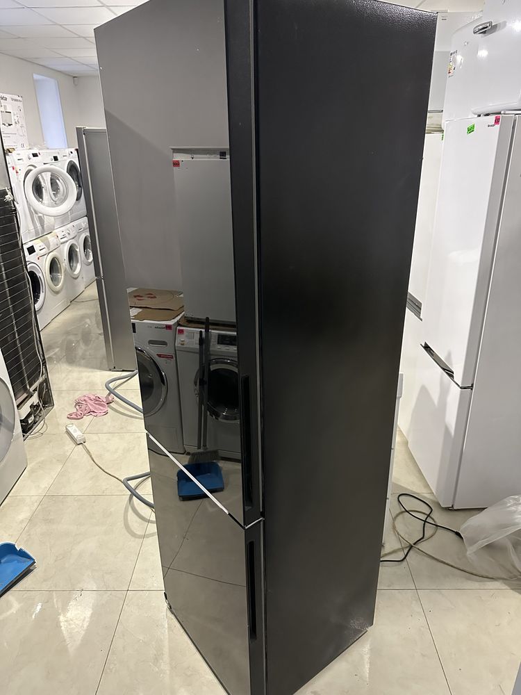 Холодильник новий чорне скло Gorenje No Frost