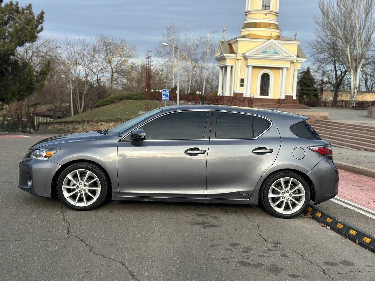 Lexus CT200h гибрид