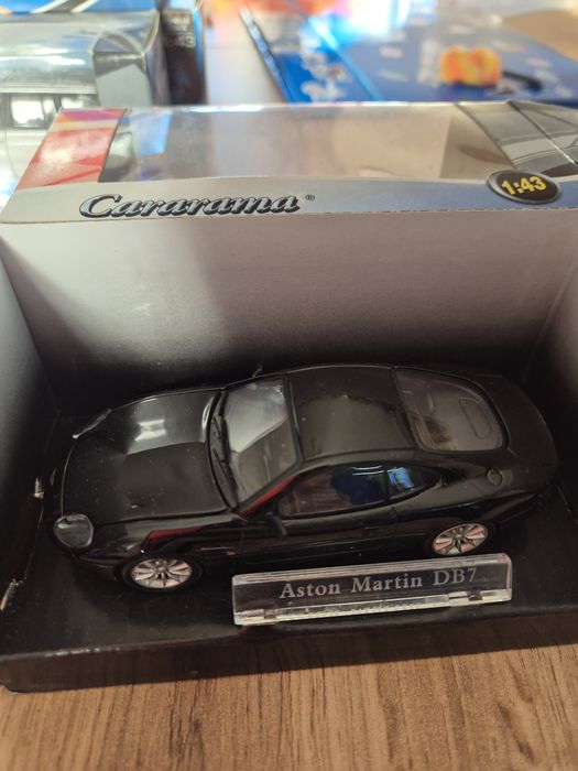 Aston martin 1:43 hongwell cararama