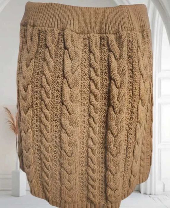 Musztardowy komplet damski o warkoczowym splocie crop top +spodnica