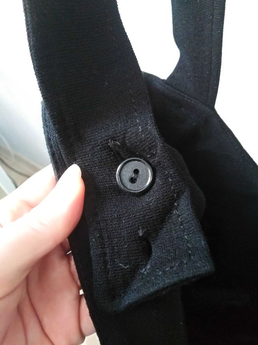 Czarna, ołówkowa spódnica na szelkach