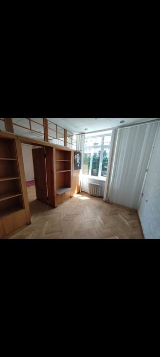 «Два офіси в одному: 70 м², метро 2 хвилини пішки!