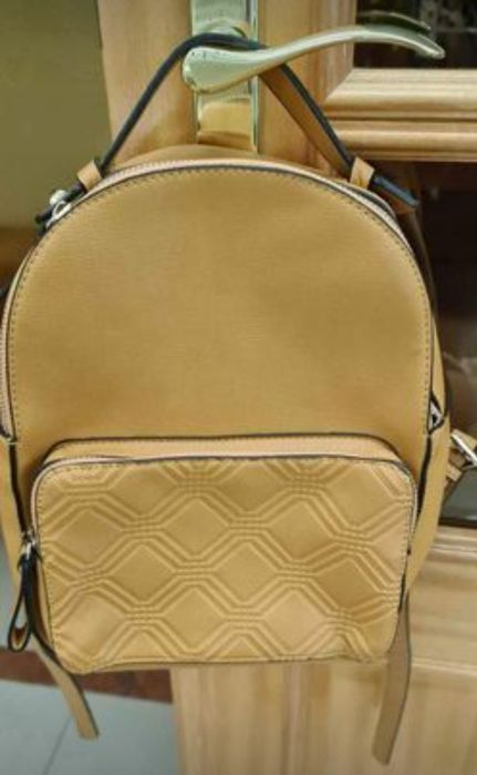 Mochila cor mostarda