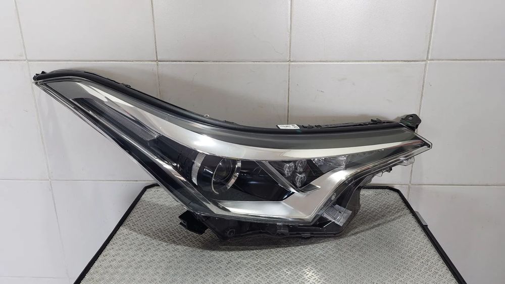 LAMPA REFLEKTOR PRAWY TOYOTA YARIS CHR R2017 EUROPA NR 81110F403100