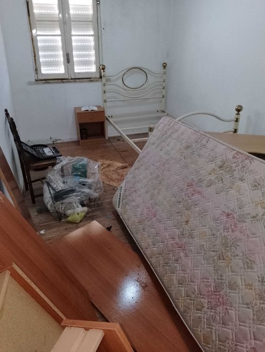 Cama de ferro usada