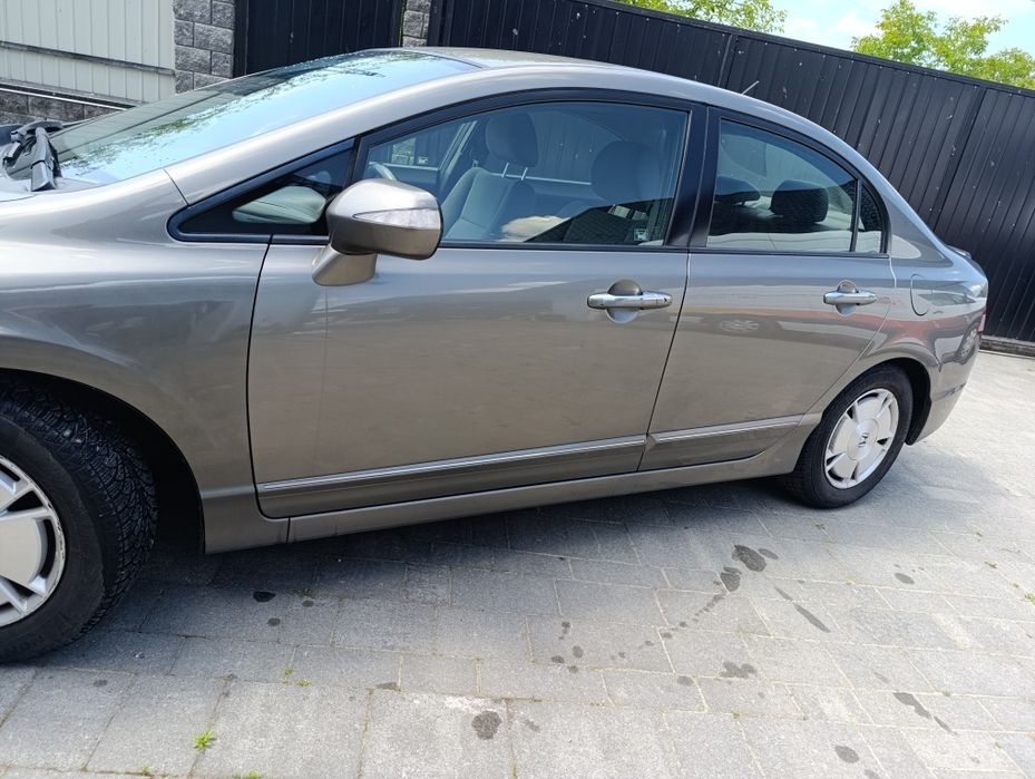 Honda Civic VIII hybrid 1,3 ima варіатор 4D