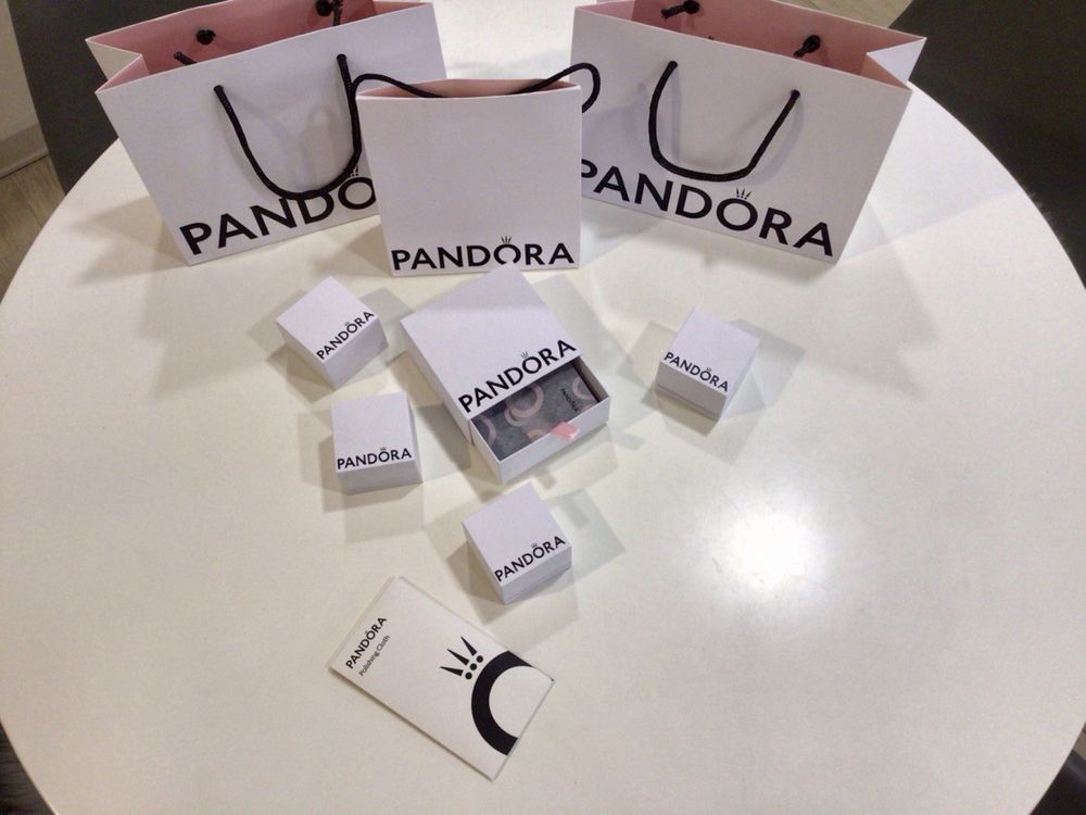Стильне упакування для прикрас PANDORA та SOVA