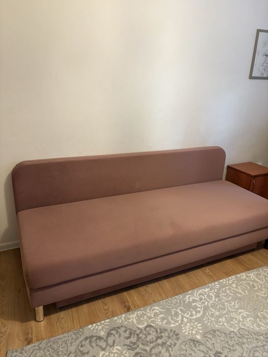 Kanapa z funkcją spania. Brudny róż.