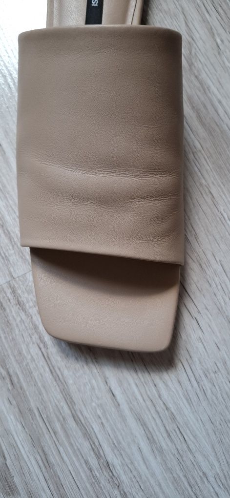 Beżowe eleganckie klapki gino rossi skóra naturalna 39