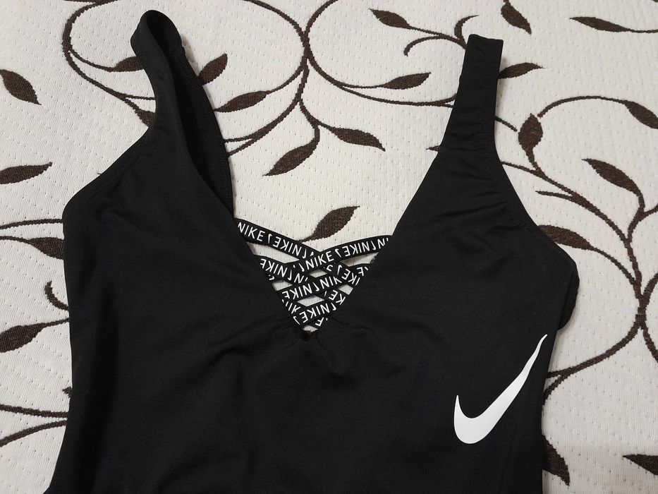Купальник женский, размер XS, фирмы Nike