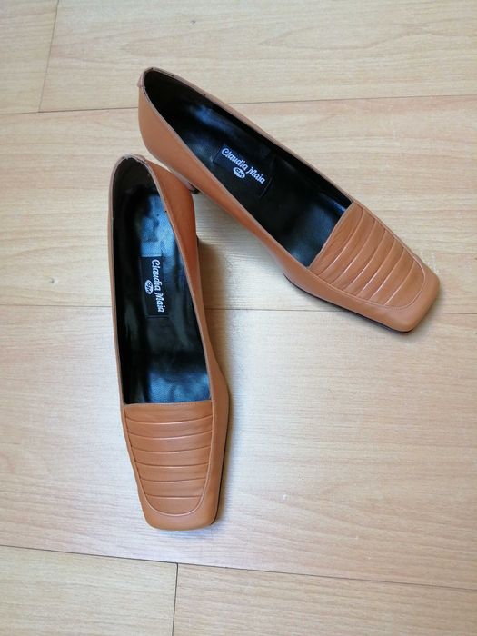 Sapatos castanhos claros número 38