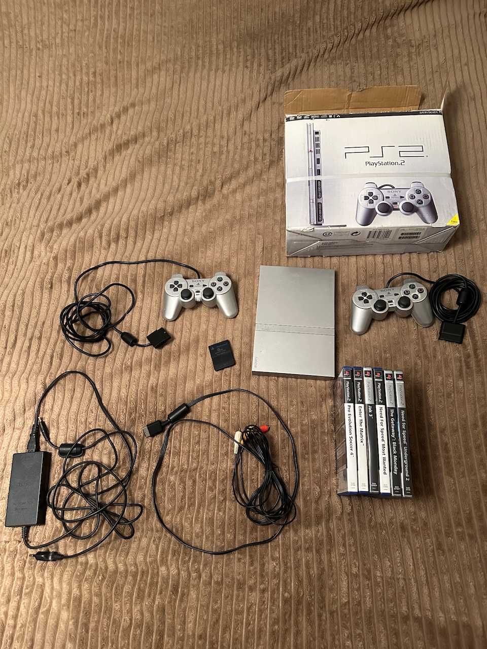 Sony PlayStation 2 Slim Silver Scph-70004 z 6 grami