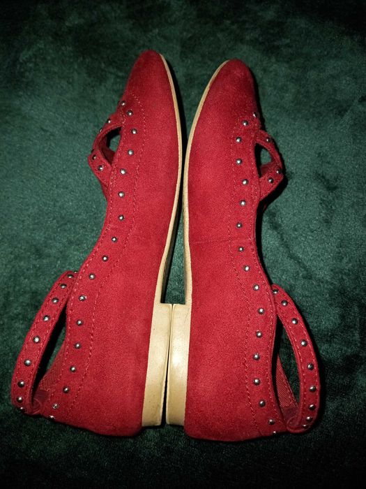 sabrinas elegantes Zara tam 28-29 veludo vermelho com tachas douradas