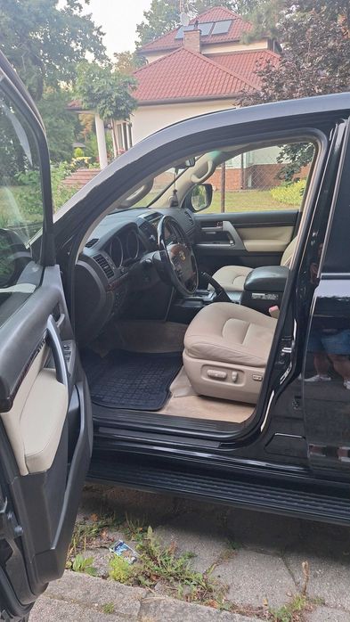 Toyota Land Cruiser LC200 krajowa FV23% brutto 4.5 V8 diesel 7 osób