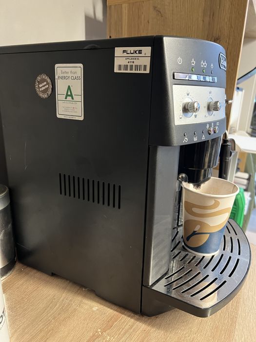 Кавова машинка Delonghi