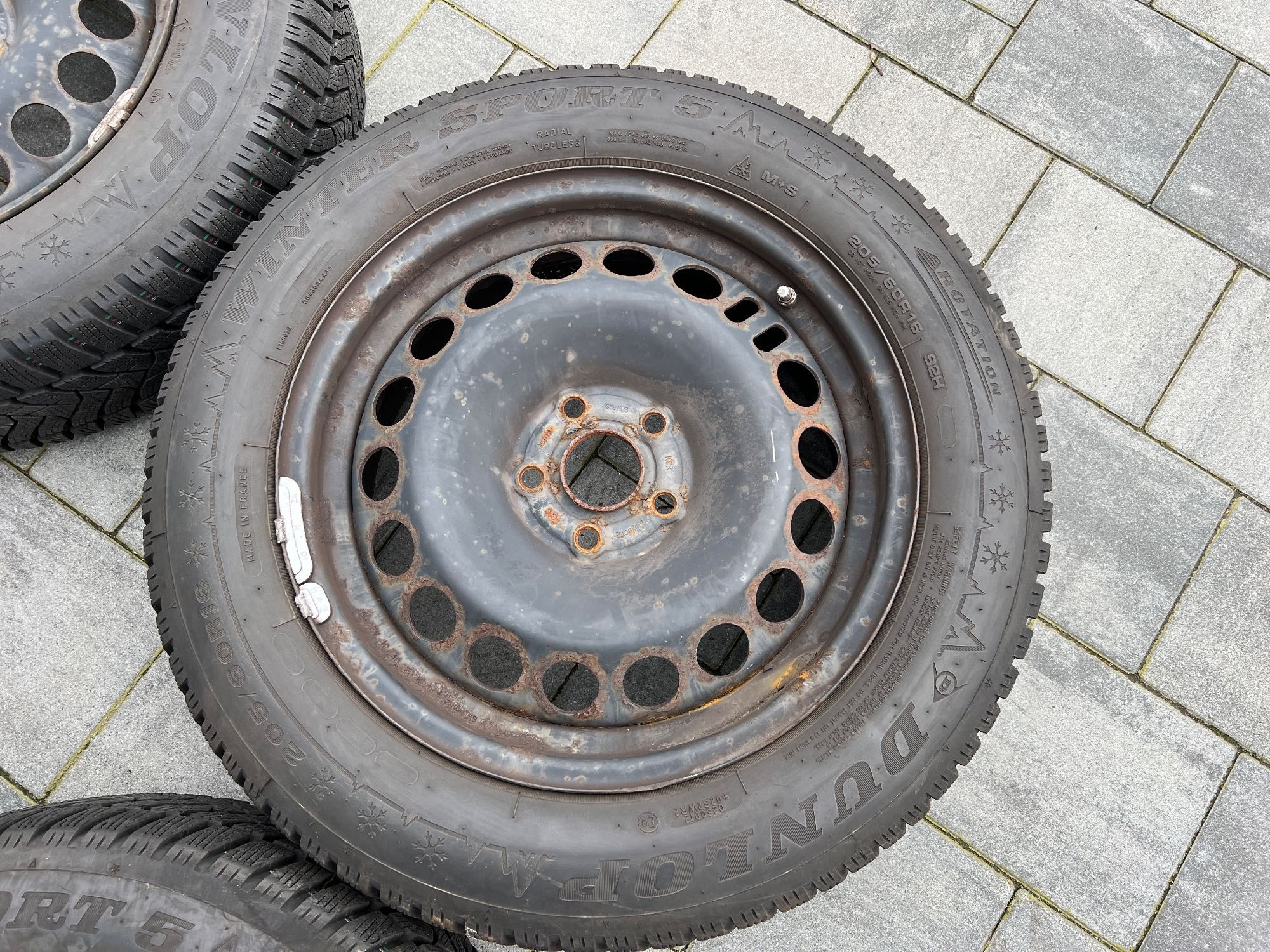 Koła zimowe Opel Astra J 5x105 205/60/R16 Dunlop 8mm