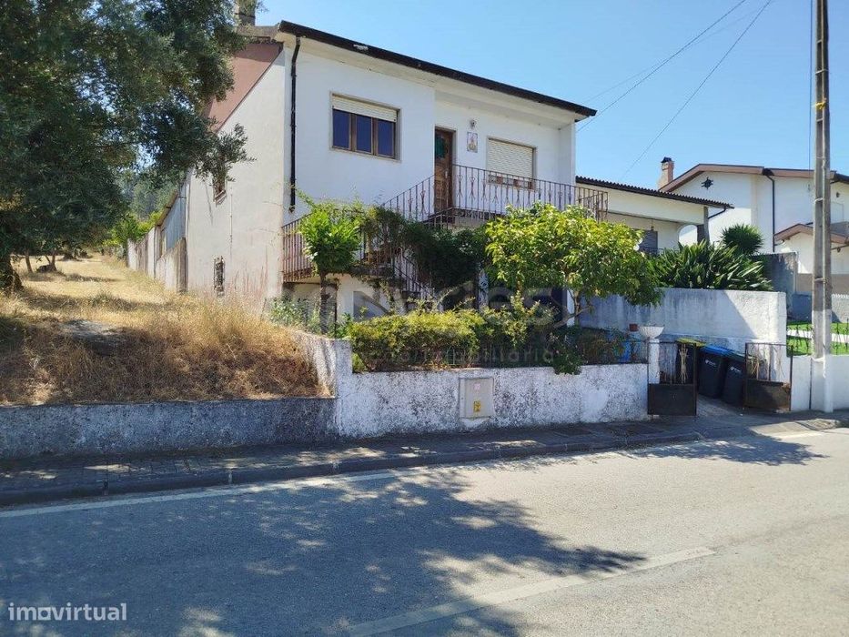 Moradia Isolada com terreno, situada em Torre de Vilela, Coimbra