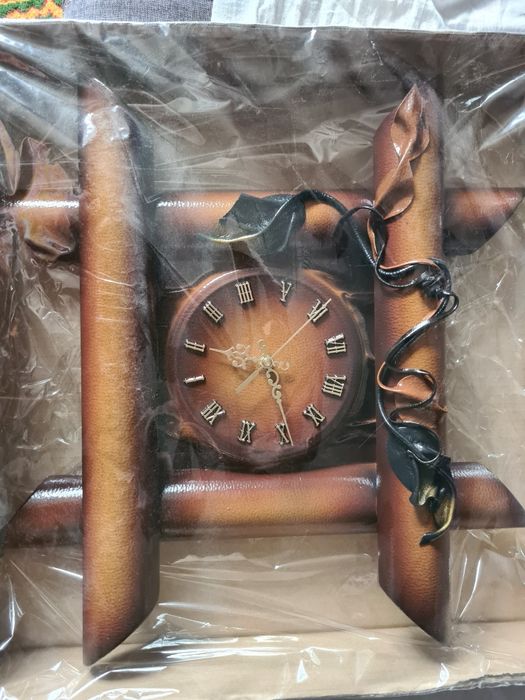 Zegar ścienny skóra