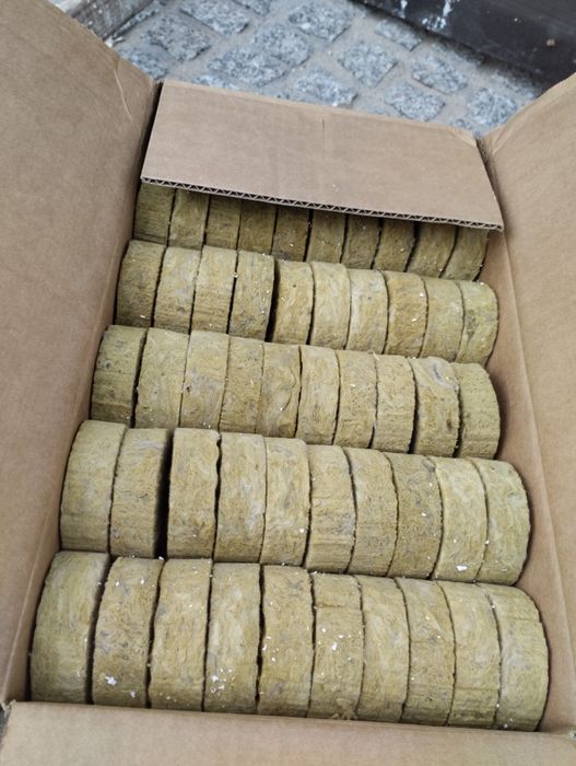 Zaslepki z wełny mineralnej do elewacji