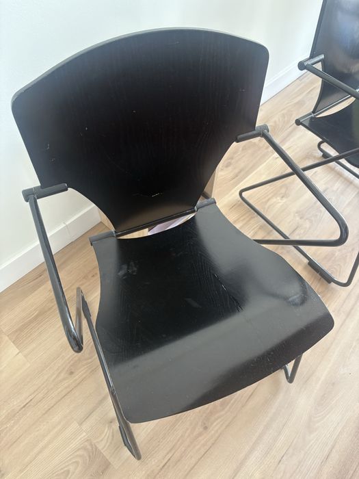 Conjunto de 4 cadeiras da coleção Egoa 300 projetadas por Josep Mora