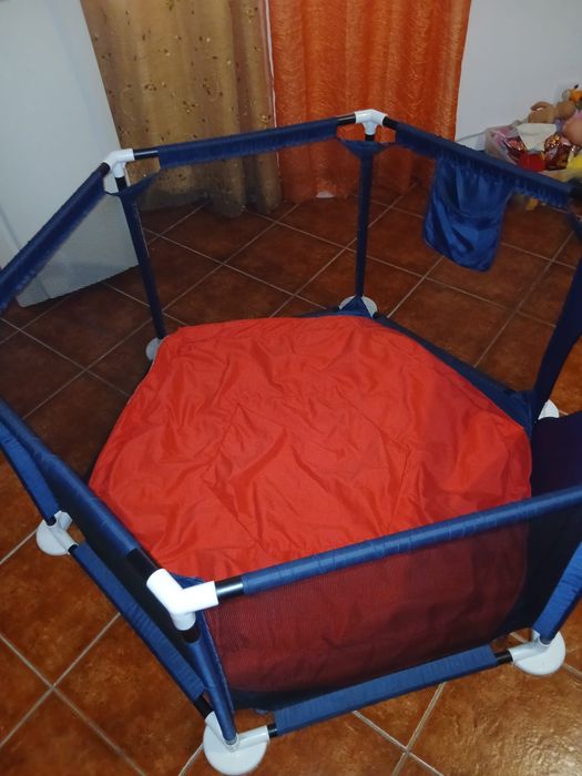 Parque hexagonal criança